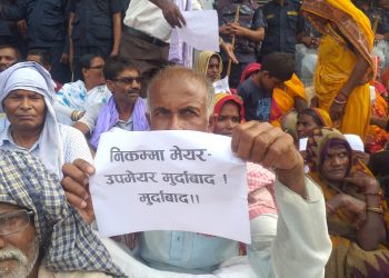 नगरसभा नगरेको भन्दै जनता उत्रिए सडकमा