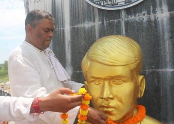 शहादत दिएका शहीदहरु प्रति यादवको श्रद्धाञ्जली