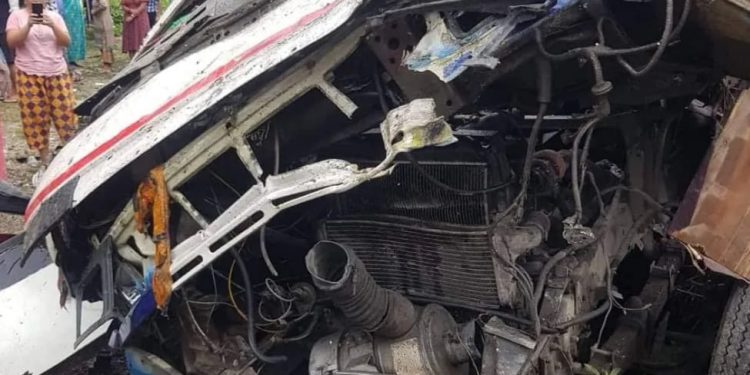 बारामा बस दुर्घटना, १६ जनाको मृत्यु