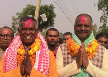 महाजन र ज्ञानेन्द्रको मुस्कान सहितको घरदैलो