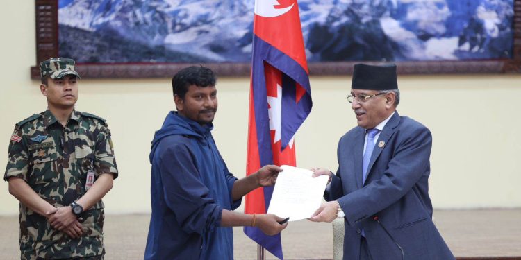 आफ्नै कार्यकालमा मिटरब्याज पीडितको समस्या समाधान गर्छ : प्रचण्ड