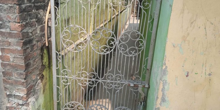 कर्मचारी र ज्येष्ठ नागरिकले क्षीरेश्वरनाथ नगरपालिकामा लगाए ताला