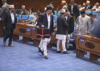 सरकारले गरे १७ खर्ब ५१ अर्ब रुपैयाँको बजेट प्रस्तुत