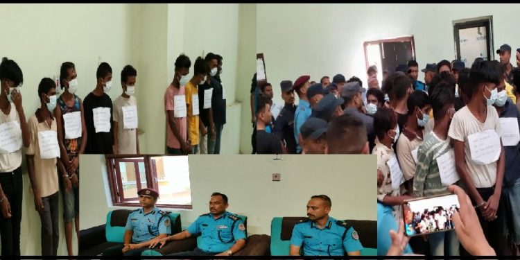 धनुषा प्रहरीले २७ जना चोरहरुलाइ गरे सार्वजनिक