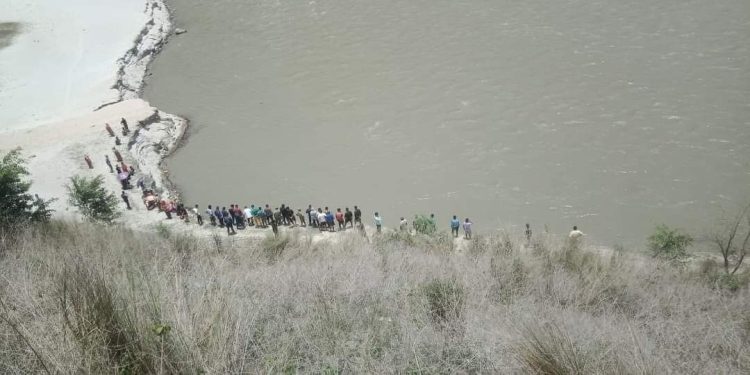 जीप सुनकोशीमा खस्दा ३ जना बेपत्ता