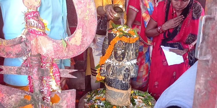 आज साउनको पहिलो सोमबार, शिवालयहरुमा भक्तजनको भिड