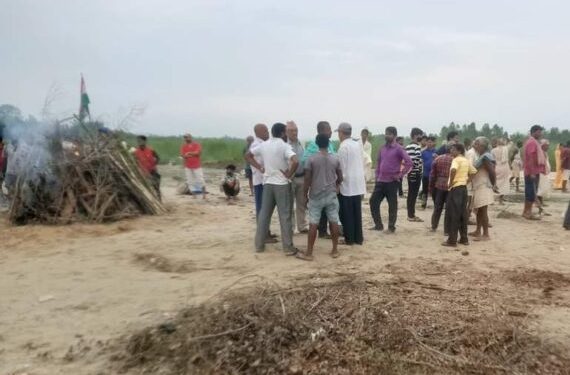 महोत्तरीमा सवारी दुर्घटना हुदाँ बुबाछोरीको मृत्यु