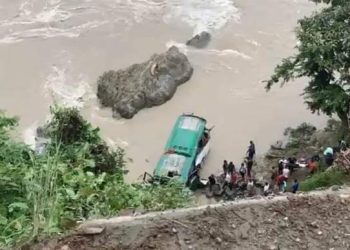 त्रिशूली नदीमा  बस खस्दा ९ जनाको मृत्यु