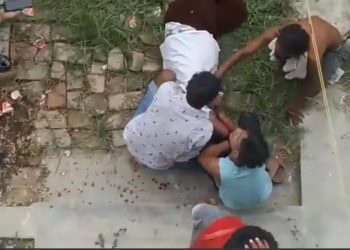 धनुषामा दुई समूहबीच झडप हुदा दुईजना घाइते