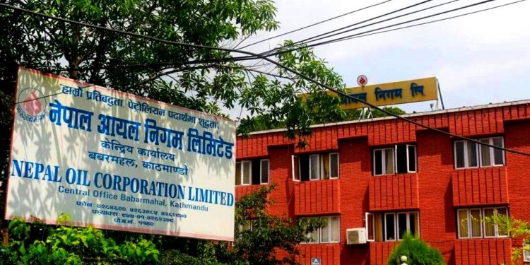 पेट्रोल र डिजेलको मूल्य घट्यो