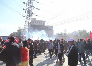 प्रसाईंका समर्थक र प्रहरीबिच झडप हुदा अश्रुग्यास र पानीको फोहरा प्रहार