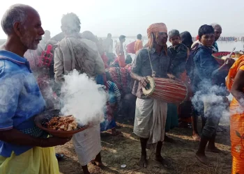 कमला नदीमा ‘भूत मेला’