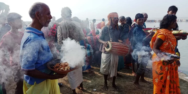 कमला नदीमा ‘भूत मेला’