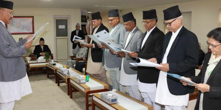 नवनियुक्त मुख्य न्यायाधीशहरुले लिए शपथ