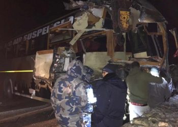 बस र ट्रक ठोक्किँदा ३ जनाको मृत्यु