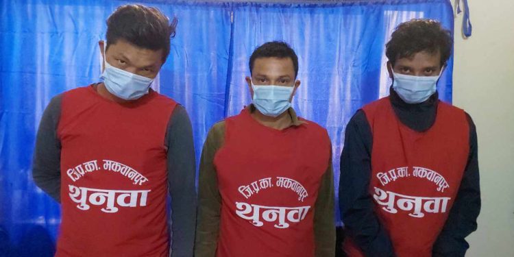 पेस्तोल र गोलीसहित ३ जना पक्राउ