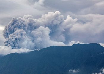 इन्डोनेसिया : हिमालमा विस्फोट हुँदा ११ पर्वतारोहीको मृत्यु