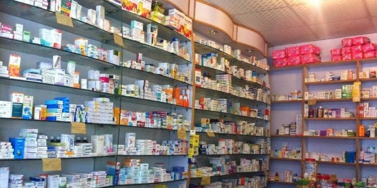 विभागले अनुगमन थालेपछि औषधि पसल सञ्चालकको भागमभाग