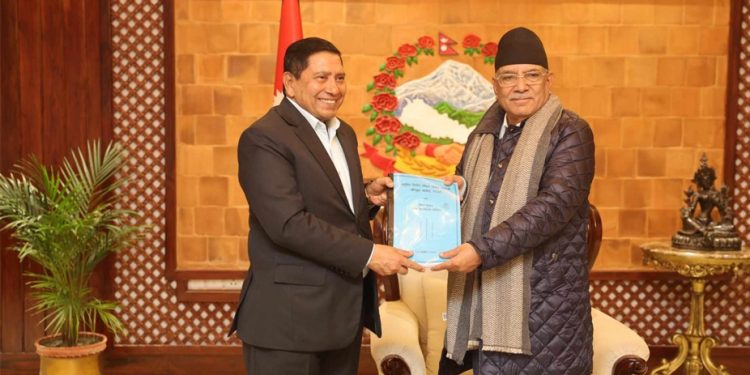 प्रधानमन्त्रीलाई बुझाइयो मिटरब्याजसम्बन्धी प्रतिवेदन