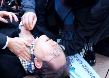 दक्षिण कोरियाली विपक्षी दलका नेता लीमाथि छुरा प्रहार