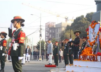 पृथ्वीनारायण शाहको सालिकमा माल्यार्पण