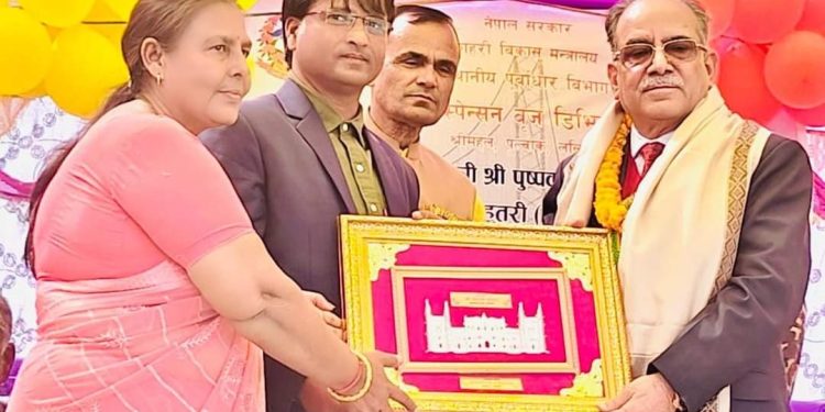 प्रधानमन्त्रीले धनुषा र सिरहा जोड्ने कमला नदीको झोलुङ्गे पुलको गरे उद्घाटन