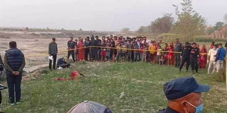 धारिलो हतियार  प्रहार गरी श्रीमानले गरे श्रीमतीको हत्या