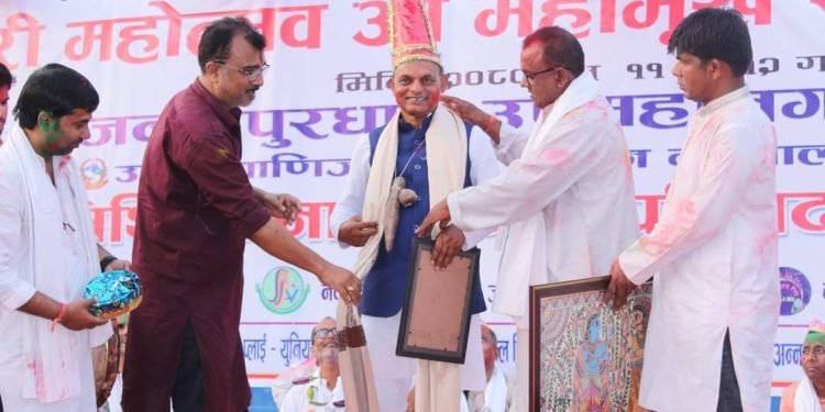 महामूर्खको उपाधि सभामुख रामचन्द्र मण्डललाई (फोटो फिचर)