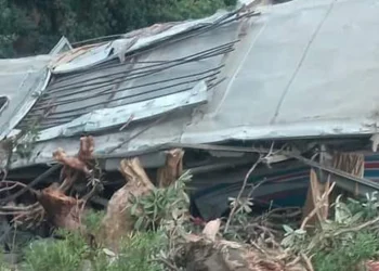 बागलुङको निसीखोलामा बस दुर्घटना हुँदा ७ जनाको मृत्यु