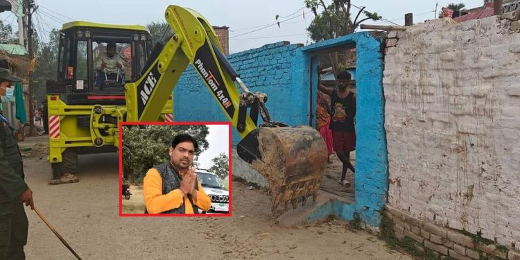 मु.मु.गाउँपालिका : बालेनको स्टाईलमा अतिक्रमित घर र टहराहरु हटाईदै