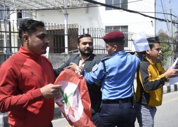 सरकारविरुद्ध सिंहदरबार अगाडि नेविसंघको प्रदर्शन