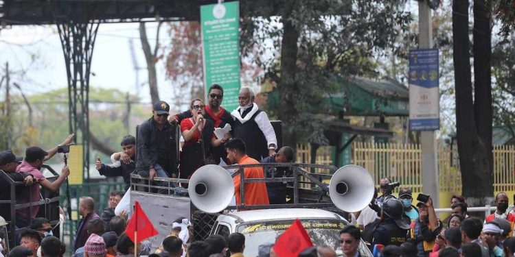 राजेन्द्र महतोको प्रदर्शनमा प्रहरीसँग झडप, तस्बिरहरू