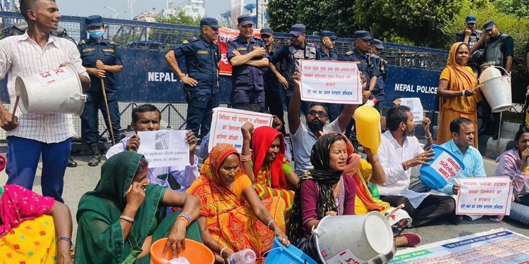 मधेशमा पानी माग्दै काठमाडौंमा प्रदर्शन