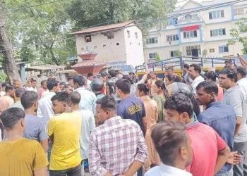 दोषीलाई कारबाही माग गर्दै प्रहरी कार्यालय अगाडि शव राखेर प्रदर्शन