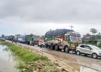 हेटौंडामा पूर्व–पश्चिम राजमार्ग अवरुद्ध