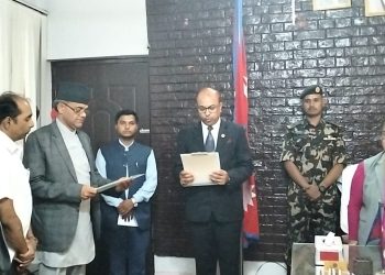 मधेशका मुख्य न्यायाधिवक्ता महतोले लिए शपथ