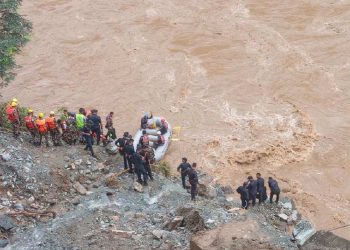 २ वटा बस त्रिशूलीमा खस्दा ६५ यात्रु बेपत्ता
