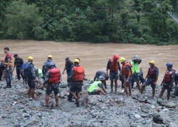 २ वटा बस त्रिशूलीमा खस्दा ६५ यात्रु बेपत्ता
