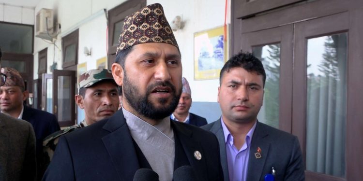 निश्चित व्यक्तिलाई जोगाउन रातारात सत्ता समीकरण : गृहमन्त्री लामिछाने