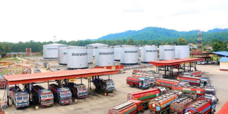 पेट्रोल र डिजलको मूल्य घट्यो