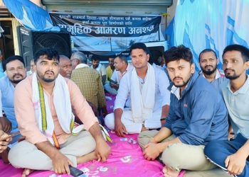 कमला नदीको पुल निर्माणको माग गर्दै मुख्यमन्त्री कार्यालयमा आमरण अनशन