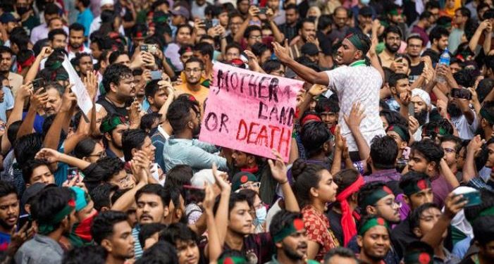 बङ्गलादेश : प्रधानमन्त्रीको राजीनामा माग गर्दै प्रदर्शन