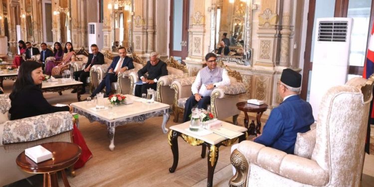 प्रधानमन्त्रीसँग भारतीय विदेश सचिव मिश्रीको भेट