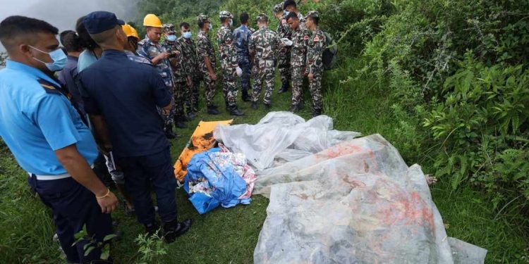 हेलिकप्टर दुर्घटना : पाँच जनाको शव ल्याइँदै