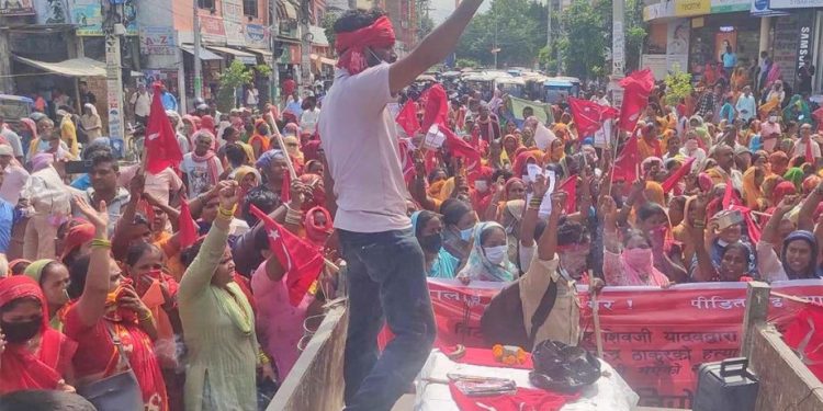 जनकपुरमा शवसहित मिटरब्याज पीडितको प्रदर्शन