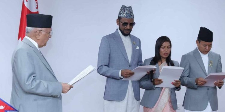 तीन राज्यमन्त्रीले लिए शपथ