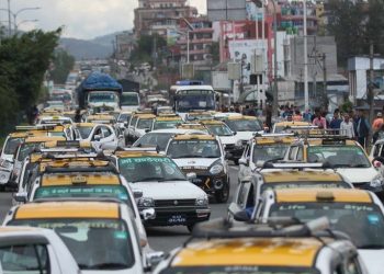 काठमाडौँमा ट्याक्सीसहित चालकको प्रदर्शन