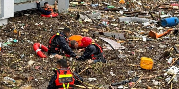 अपडेट : बाढीपहिरो बाट १०० जनाको मृत्यु