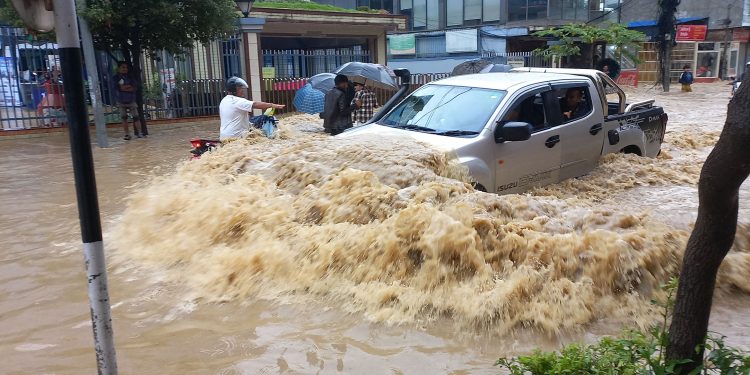 देशभरमा बाढी र पहिरोबाट ६६ जनाको मृत्यु