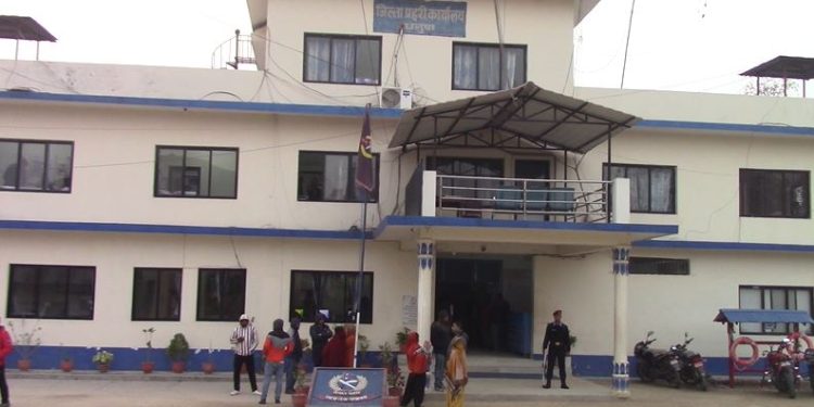 धनुषा : भेन्टिलेशन फोडेर हिरासतबाट ८ जना थुनुवा फरार